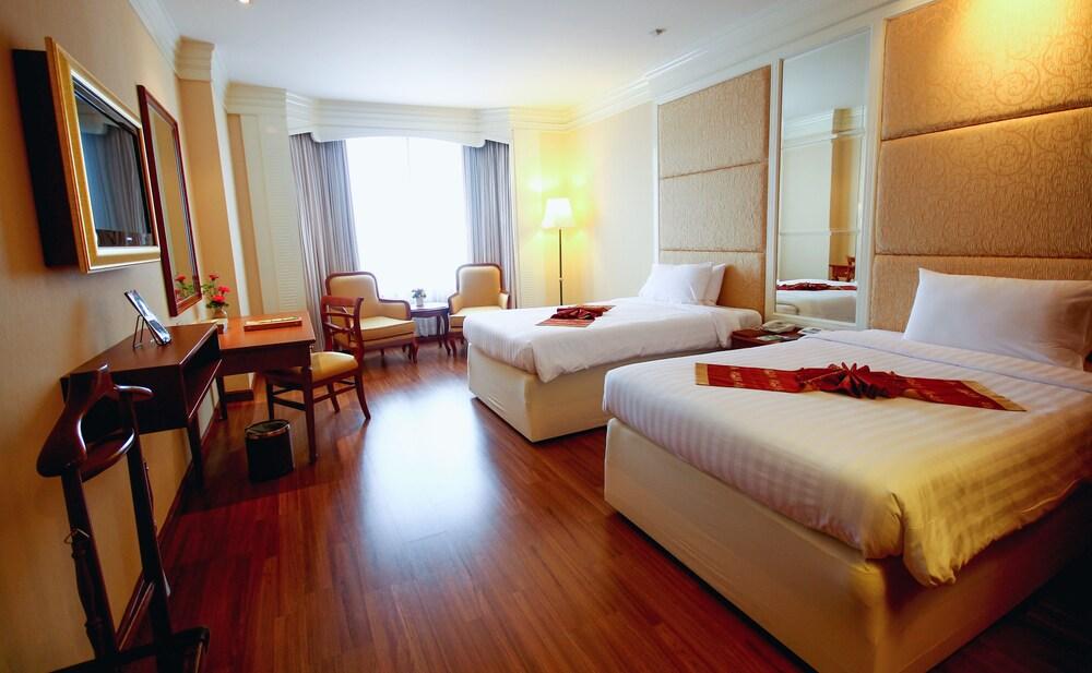 The Emerald Hotel Банкок Екстериор снимка