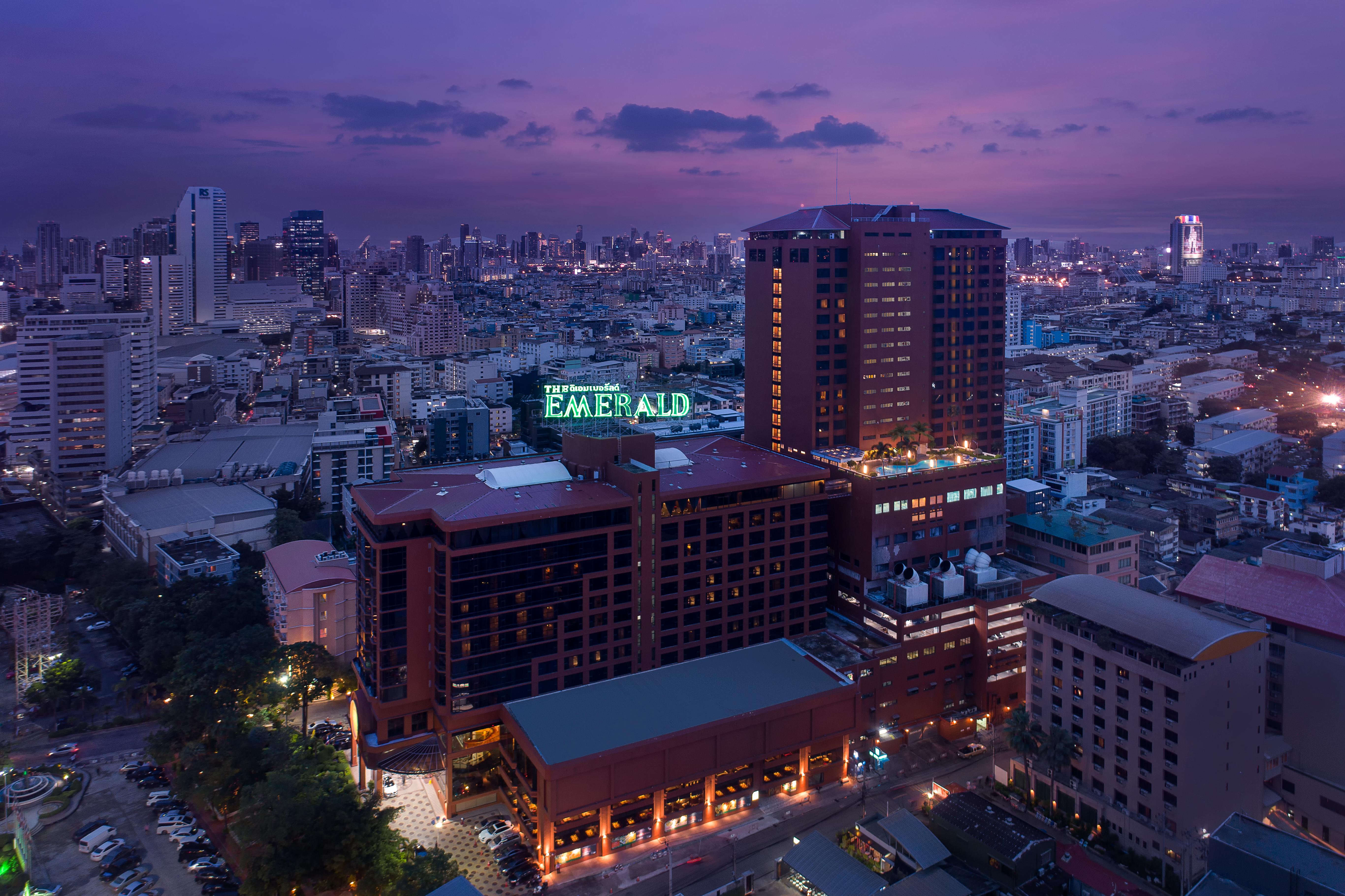 The Emerald Hotel Банкок Екстериор снимка