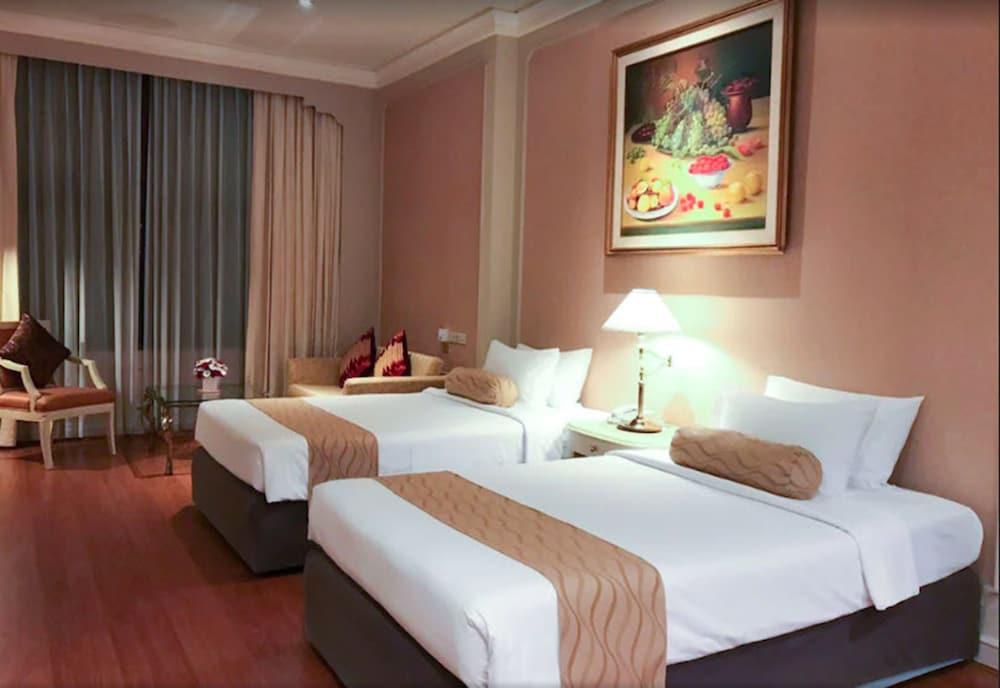The Emerald Hotel Банкок Екстериор снимка