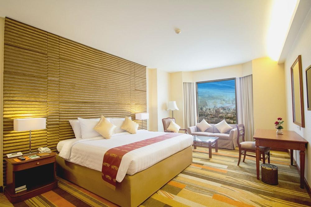 The Emerald Hotel Банкок Екстериор снимка